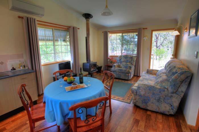 Accommodation Creek Cottages & Sundown View Suites Ballandean Exteriör bild